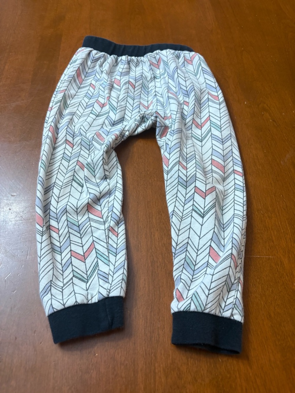 Kids Chevron Print Leggings in White with Pink & Blue Accents